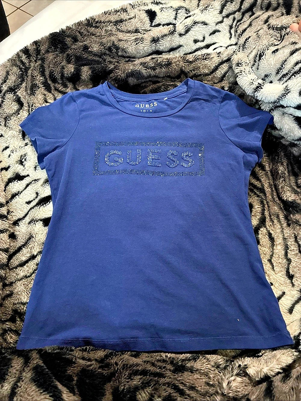 Vintage GUESS Women'Small Blue Logo Tee Size Small